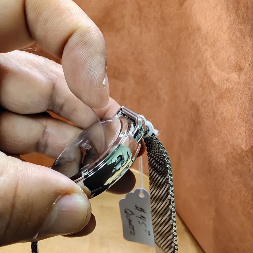 Black Dial Silver Mesh Men's Watch - Picture 8 of 10